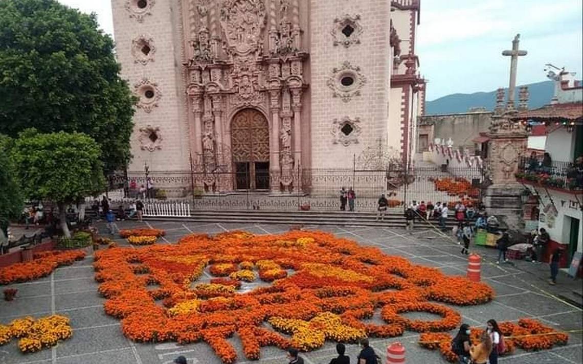 Tapete de cempasúchil adorna explanada de Santa Prisca - El Sol de Acapulco  | Noticias Locales, Policiacas, sobre México, Guerrero y el Mundo