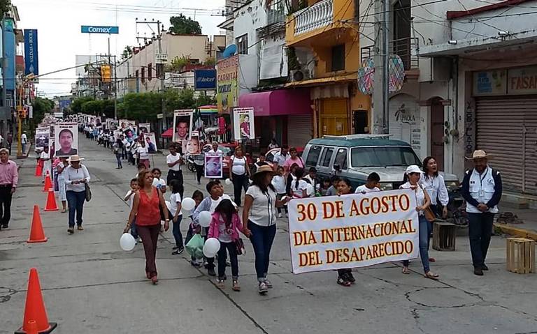Marchan en Iguala familiares de desaparecidos - El Sol de Acapulco |  Noticias Locales, Policiacas, sobre México, Guerrero y el Mundo